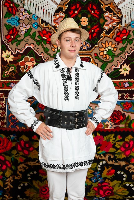 Costum popular barbat Silviu cu curea de piele