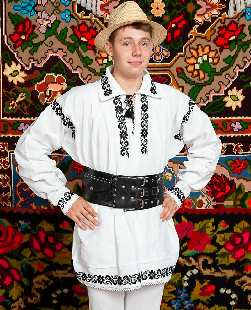 Costum popular barbat Silviu cu curea de piele