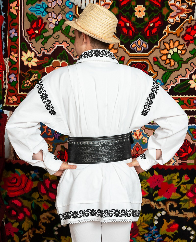 Costum popular barbat Silviu cu curea de piele