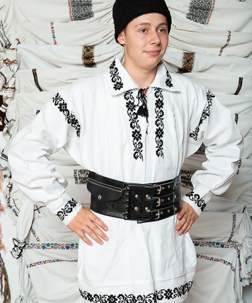 Costum popular barbat Silviu cu curea de piele