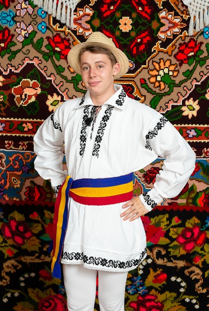 Costum popular barbat campie cu tricolor