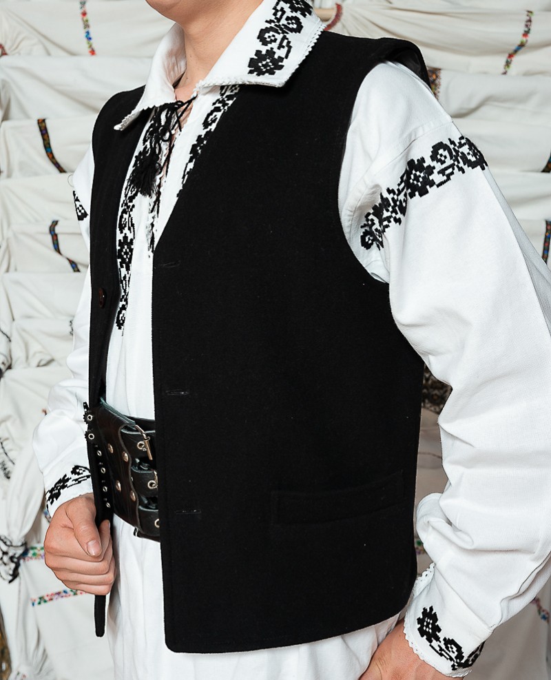 Costum popular barbat campie cu vesta