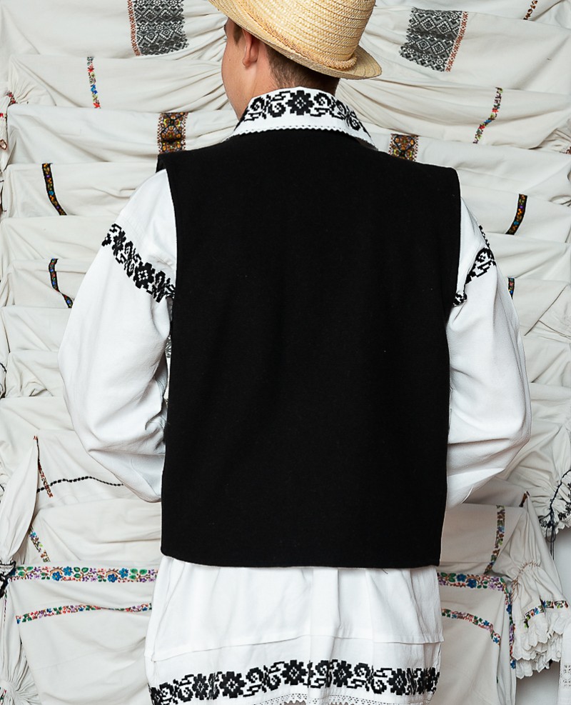 Costum popular barbat campie cu vesta