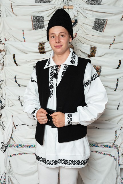 Costum popular barbat campie cu vesta
