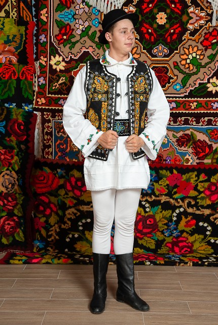 Costum popular barbat  Vasile cu pieptar