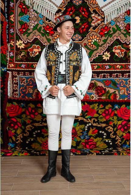 Costum popular barbat Vasile cu clop