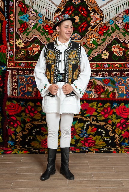 Costum popular barbat Vasile cu clop