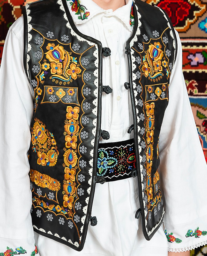 Costum popular barbat Vasile cu clop