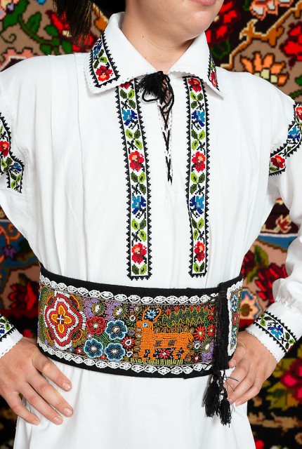 Costum popular barbat Cristian cu clop cu păun