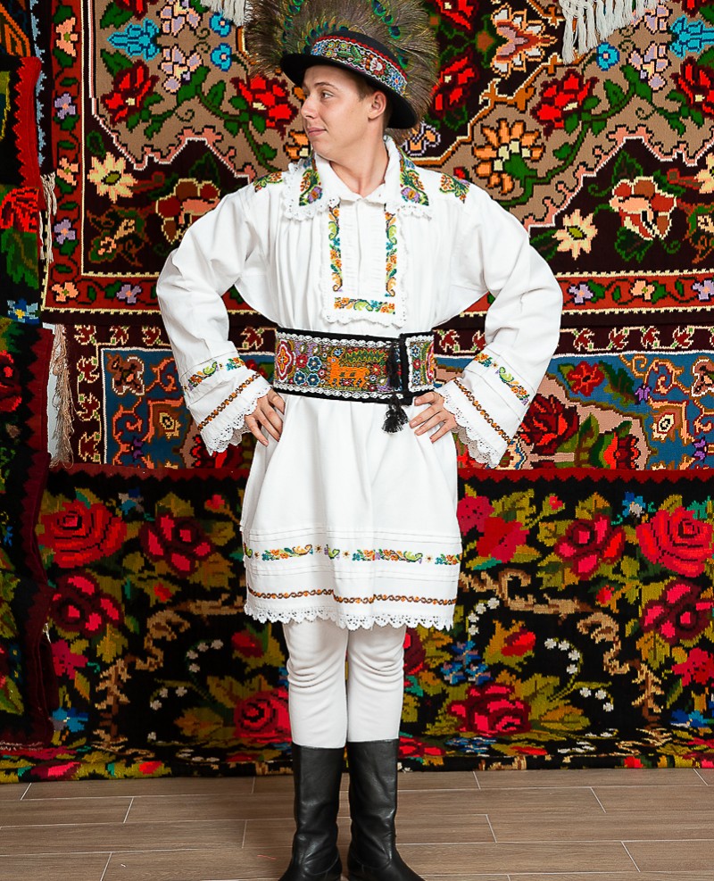 Costum popular barbat Salauta cu margele 