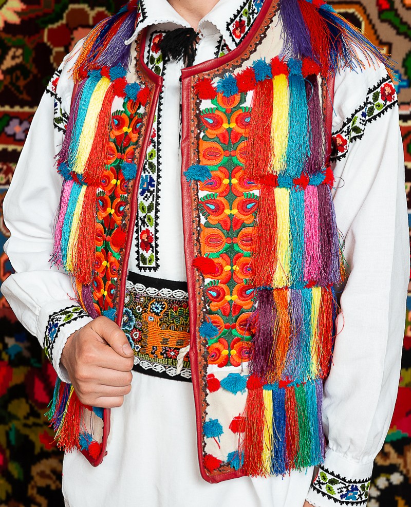 Costum popular barbat Somes cu pieptar cu ciucuri