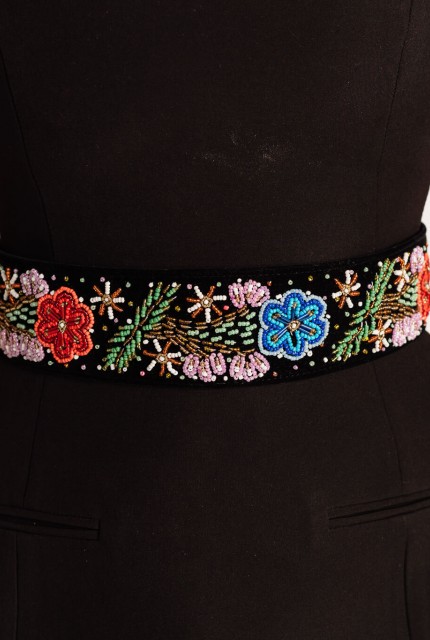 Brau cusut manual cu margele, motiv floral,  lat 6 cm , lungime 100 cm