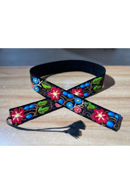 Brau cusut manual cu motive florale  lat 6 cm , lungime 100 cm