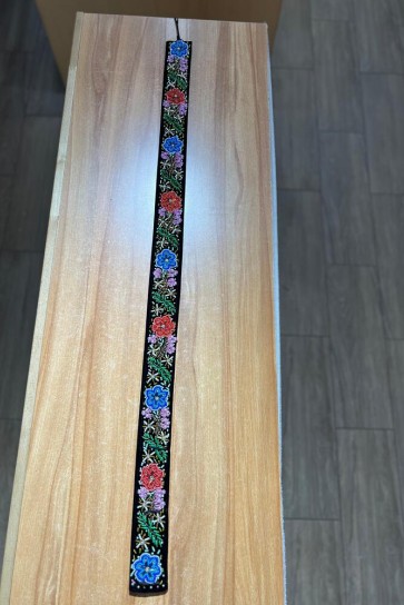 Brau cusut manual cu margele, motiv floral,  lat 6 cm , lungime 100 cm