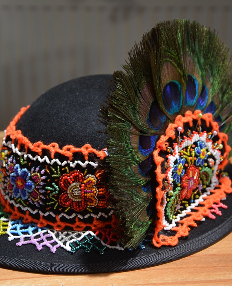 Clop cu pana de paun cu un rand