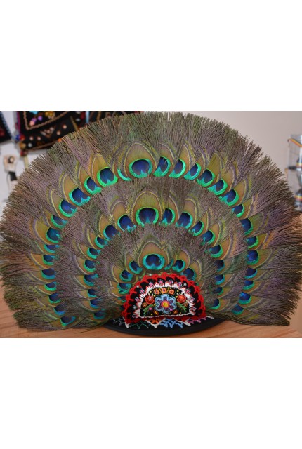 Clop cu pana de paun cu trei randuri