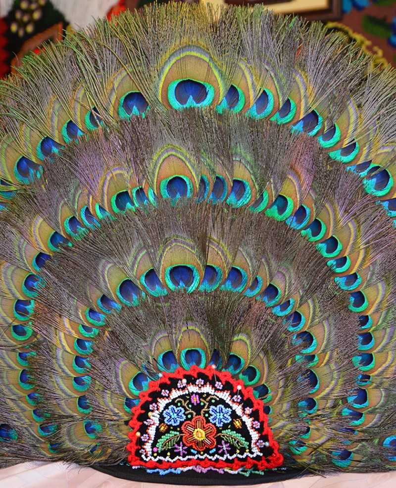 Clop cu pana de paun cu patru randuri