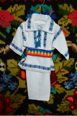 Costum traditional popular romanesc baiat botez