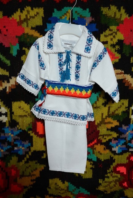 Costum traditional popular romanesc baiat botez