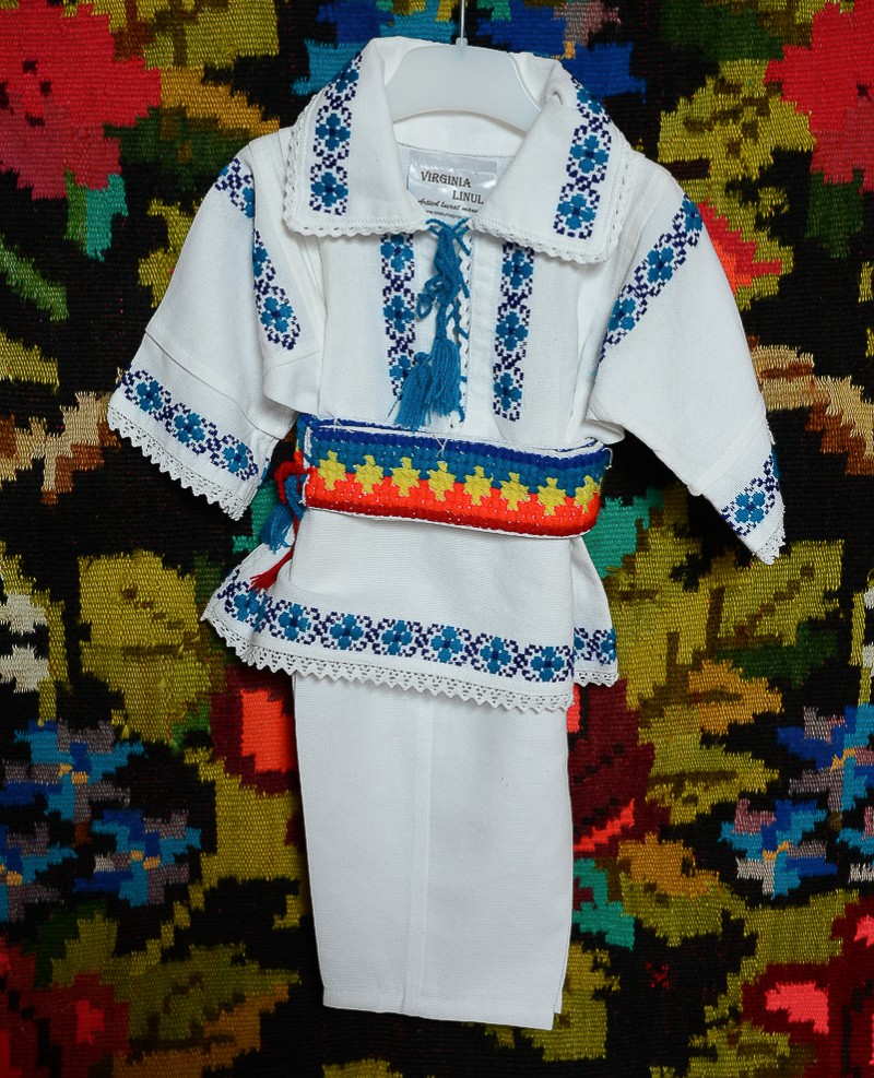 Costum traditional popular romanesc baiat botez