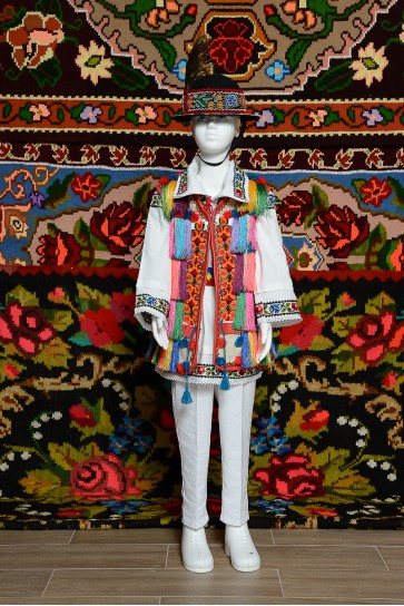 Costum traditional popular baiat Somes cu pieptar cu ciucuri
