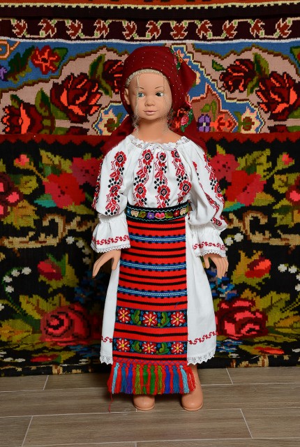 Costum traditional popular fata Ginuca