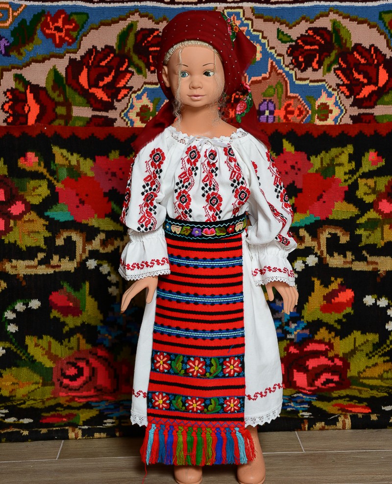 Costum traditional popular fata Ginuca