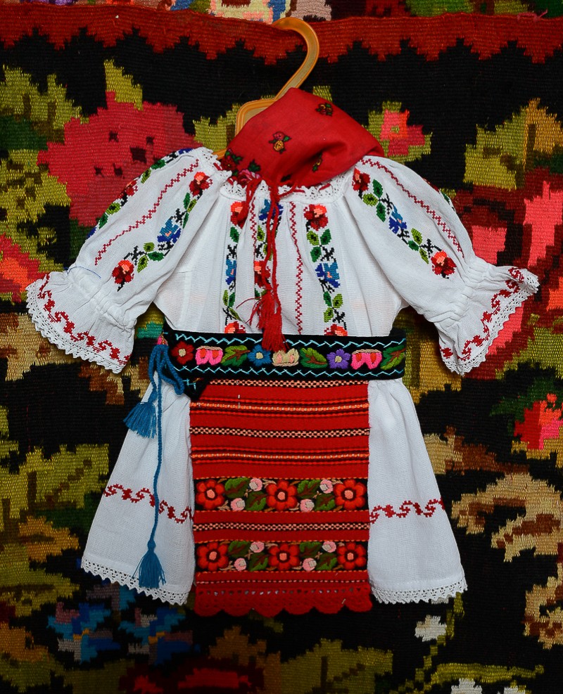 Costum traditional popular fata Somes botez