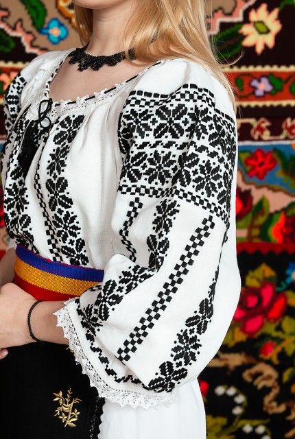 Costum popular femeie – Cununa Transilvana