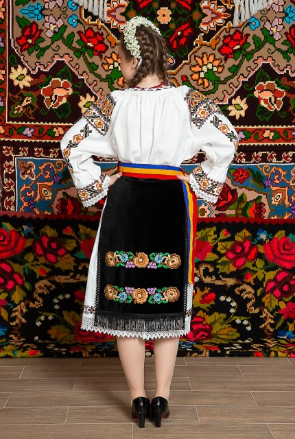 Costum popular femeie Deda