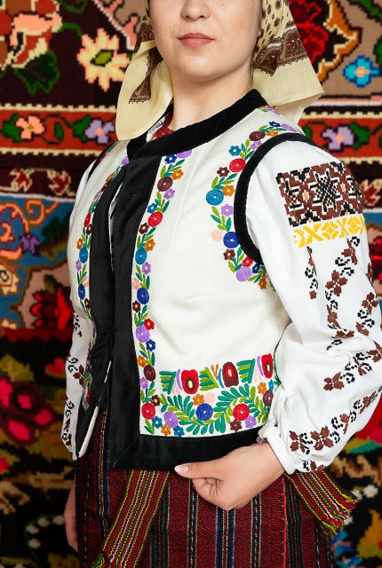 Costum popular femeie  cu ilic – Daniela