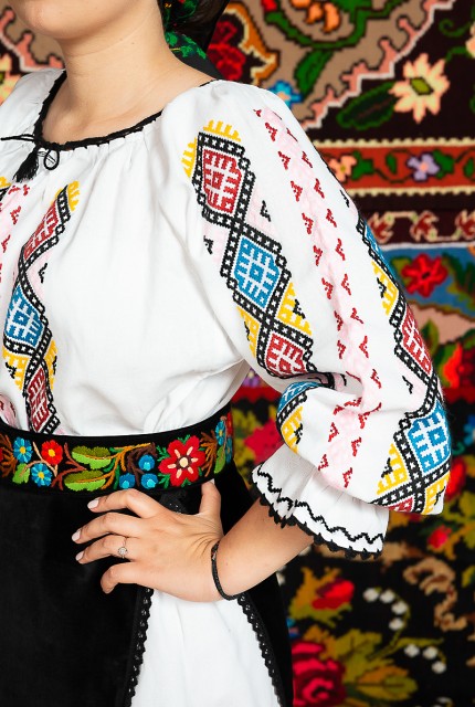 Costum popular femeie – Leontina