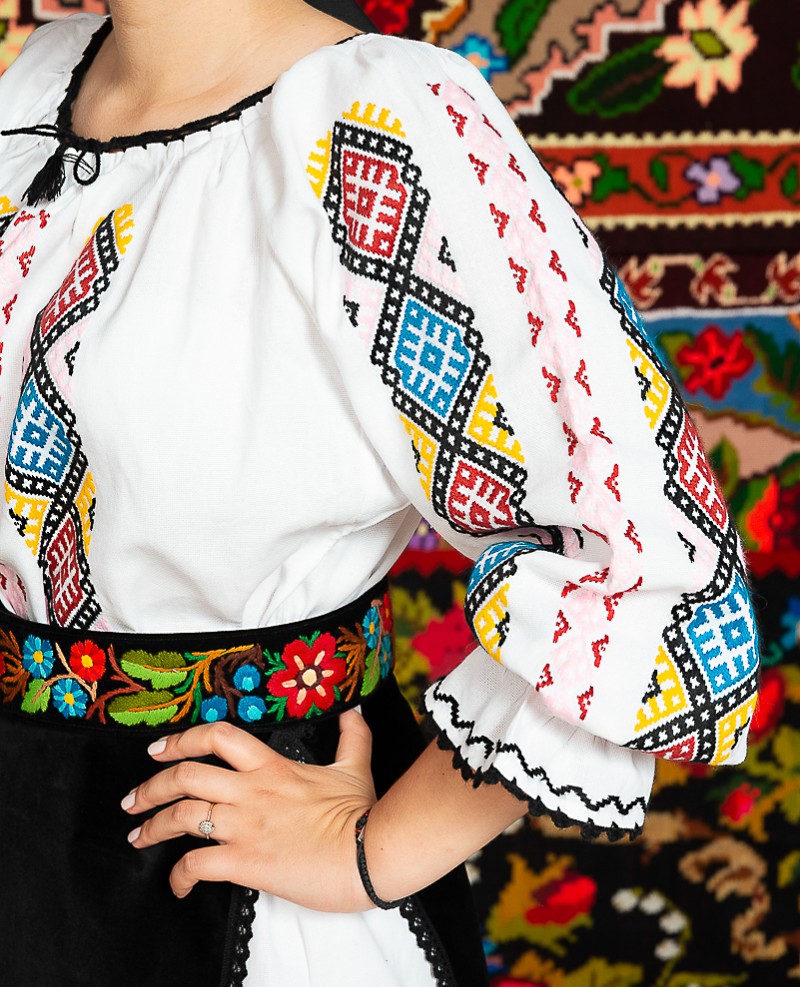 Costum popular femeie – Leontina