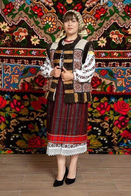 Costum popular femeie  cu cojoc – Letitia