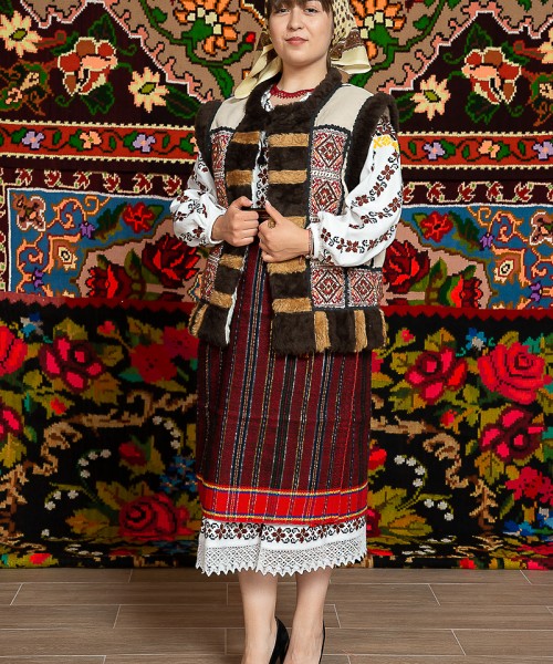 Costum popular femeie  cu cojoc – Letitia