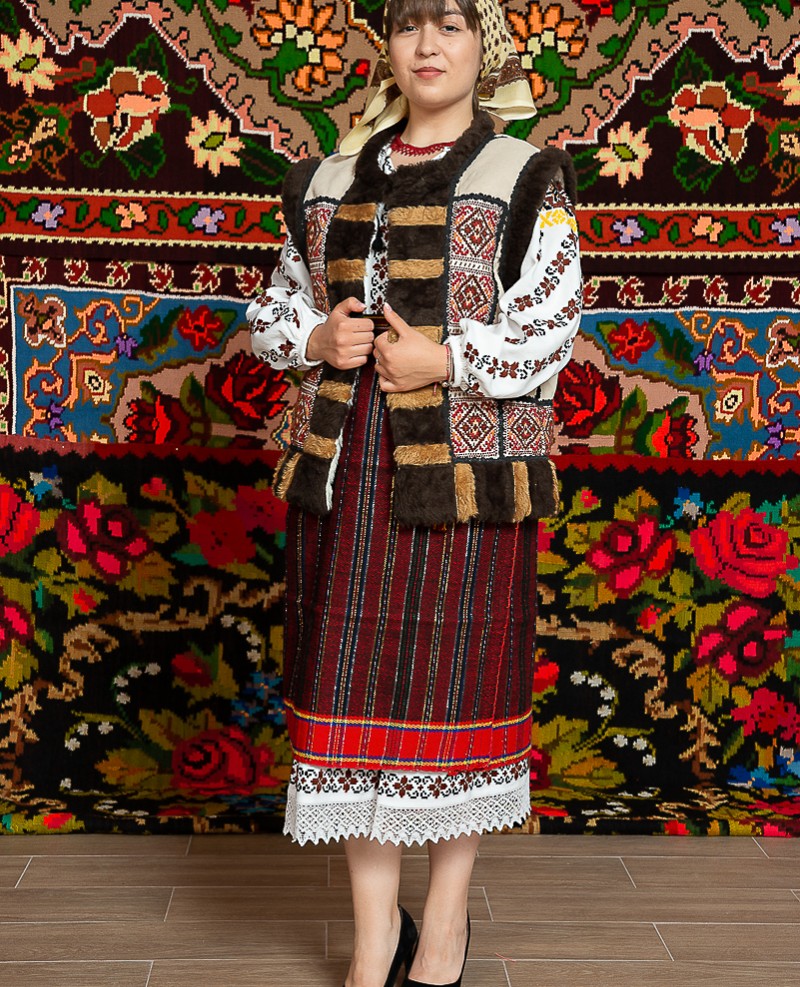 Costum popular femeie  cu cojoc – Letitia