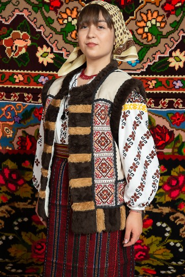 Costum popular femeie  cu cojoc – Letitia