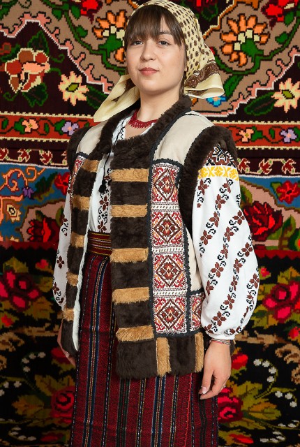 Costum popular femeie  cu cojoc – Letitia