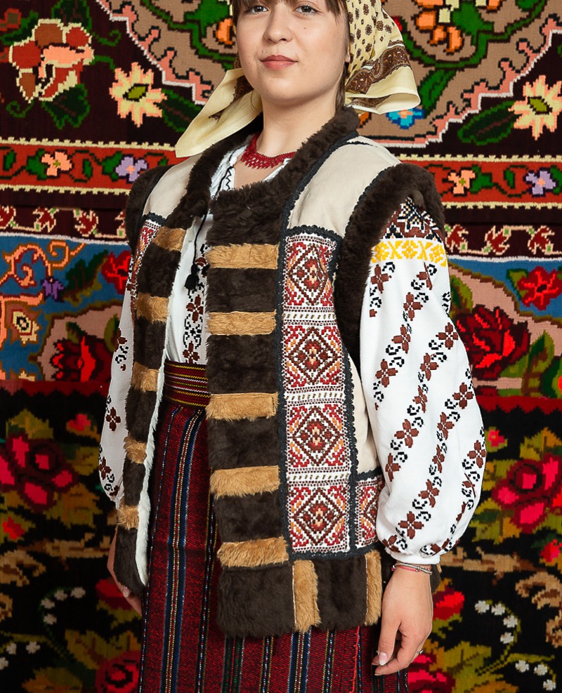 Costum popular femeie  cu cojoc – Letitia