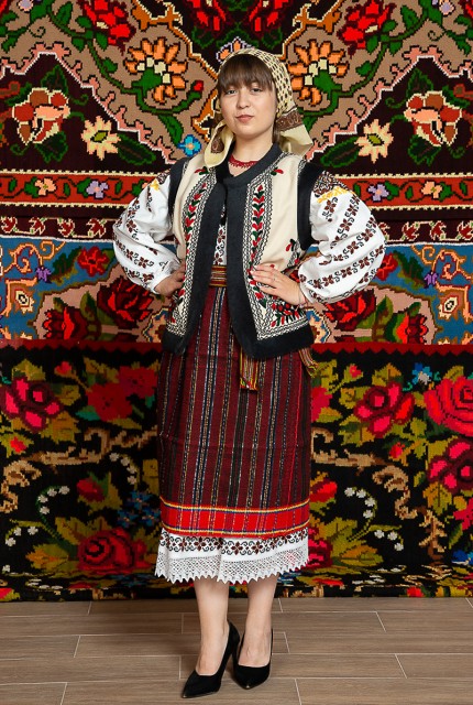 Costum popular femeie  cu pieptar – Letitia