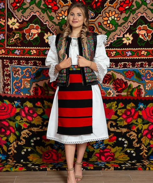 Costum popular femeie  cu pieptar - Maramures