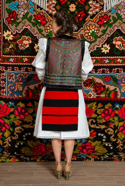 Costum popular femeie  cu pieptar - Maramures