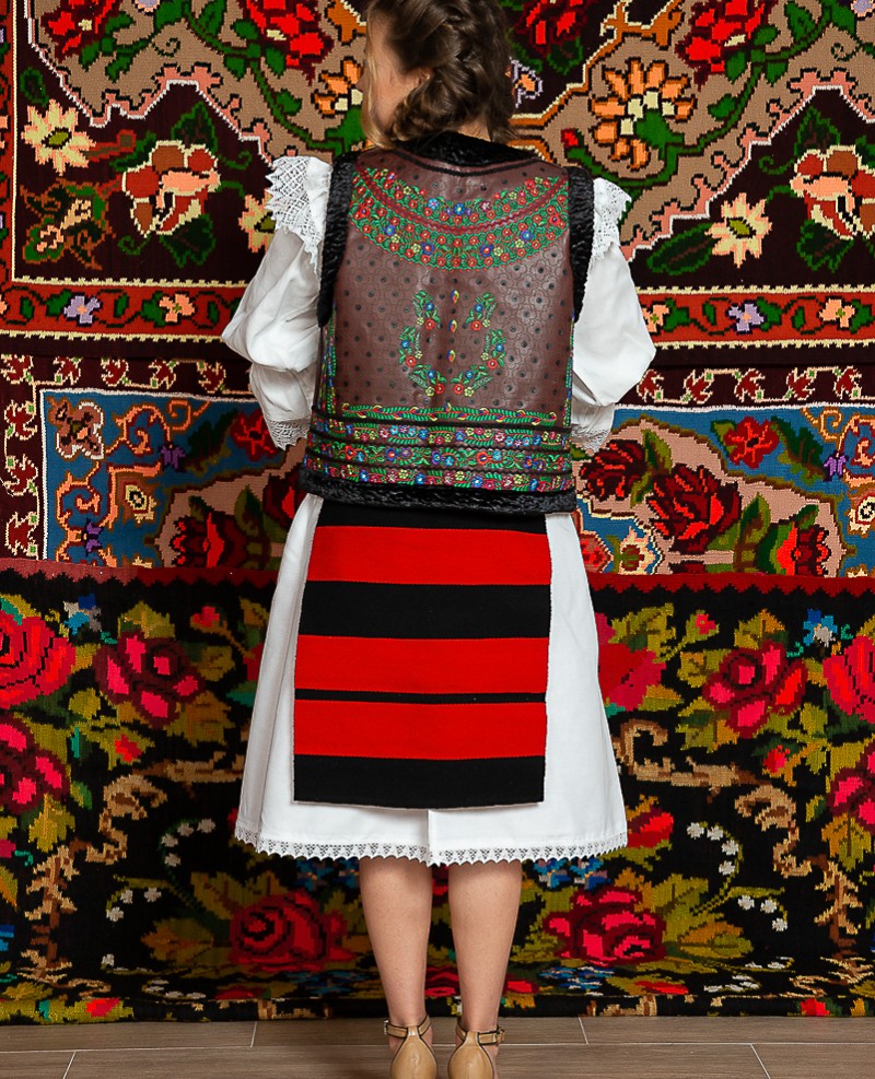 Costum popular femeie  cu pieptar - Maramures