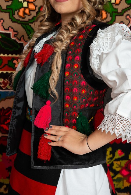 Costum popular femeie – Maramures, cu pieptar