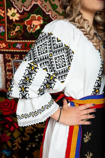 Costum popular femeie – Patricia