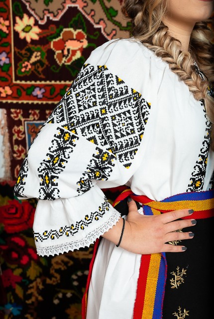 Costum popular femeie – Patricia