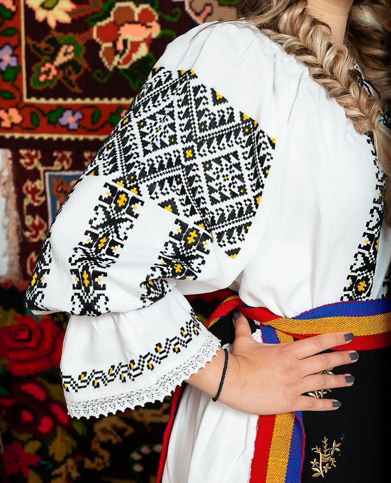 Costum popular femeie – Patricia