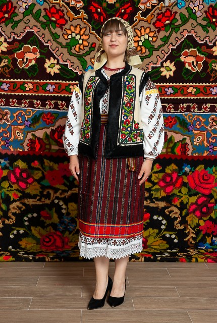 Costum popular femeie  cu pieptar – Daniela