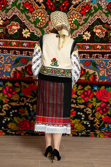 Costum popular femeie  cu pieptar – Daniela