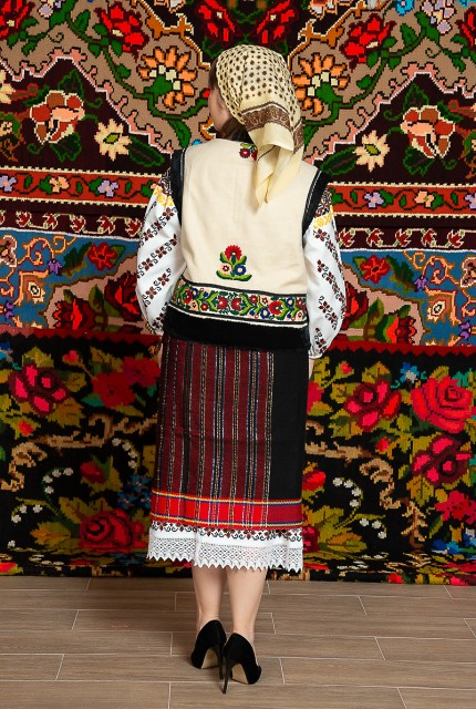 Costum popular femeie  cu pieptar – Daniela